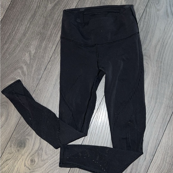 Lululemon Reveal Tight Precision 25" inseam 
Black Laser Cut size 6 - Picture 5 of 11